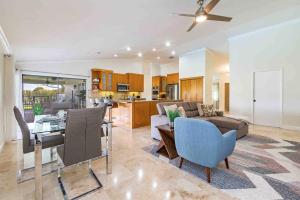 Χώρος καθιστικού στο 4/3.5 House with pool- Boynton Beach, FL.