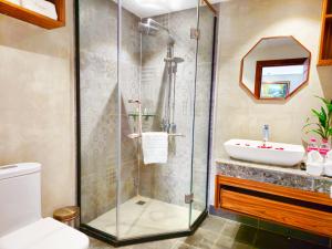 Baðherbergi á Le Botum Hotel