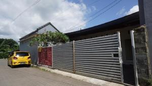Φωτογραφία από το άλμπουμ του Hotel O Hunian 99 σε Banyuwangi