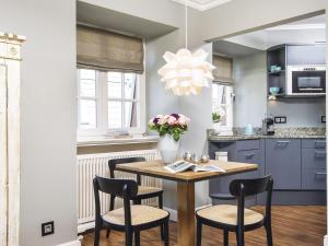a kitchen and dining room with a table and chairs at Kliffhoog-17 in Kampen