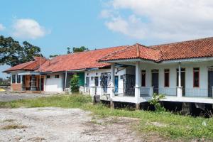 an old building with red roof at Hotel O Al Mahira Syariah in Majalengka