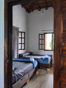 a room with two beds and a window at Encanto cafetero quimbaya in Quimbaya