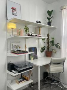 Gambar di galeri bagi Cozy Private studio in Bushwick di Brooklyn +1 gambar