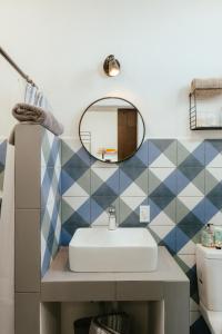 a bathroom with a sink and a mirror at Casa De Surfos Cerritos’s Beach in San Carlos