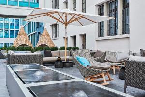 Ein Sitzbereich in der Unterkunft Motel One Zürich