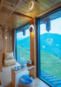 山景或在旅馆看到的山景
