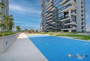 an empty swimming pool in front of a building at LUXE- 2BR With Sofabed Nordic Haven at 1 Residences Wasl 1 in Dubai