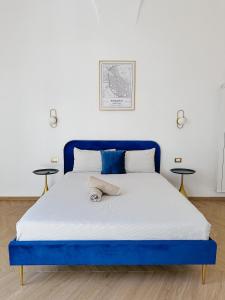 A bed or beds in a room at Alto Borgo Rooms