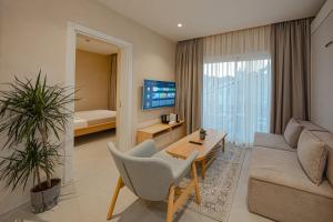 TV a/nebo společenská místnost v ubytování House Of Marmaris