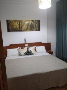 מיטה או מיטות בחדר ב-HABITACIONES BIAL ROOMS Cartaya