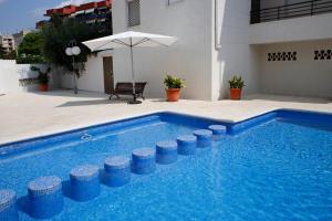 Bazén v ubytovaní AT007 Apartamento a 150 m de la playa alebo v jeho blízkosti
