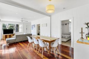 Χώρος καθιστικού στο Sorrento Beach House - Perfect spot and NEW pool