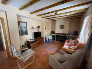 A seating area at CASA PETRA : Bonita casa rural en Yunquera