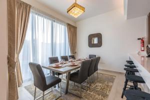 Posezení v ubytování Nasma Luxury Stays - Vacation Villa with Private Pool