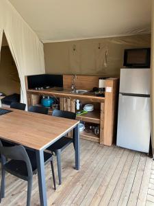 Kuchyň nebo kuchyňský kout v ubytování UCPA Eco Lodge + 5 fotografií