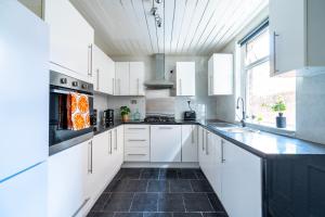 Kuchyň nebo kuchyňský kout v ubytování Luxury Liverpool Accommodation + 7 fotografií