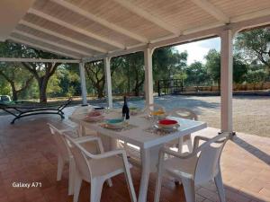 a white table and chairs on a patio at CasaMè - Villa Castelli in Villa Castelli