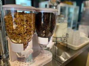 two blenders with food in them on a counter at Benikea Jungmun Hotel in Seogwipo