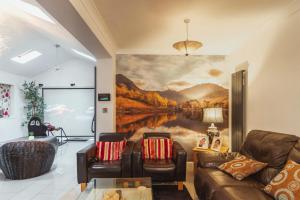 a living room with a painting on the wall at LARGE COSY HOME @ WENTWORTH, SUNNINGDALE, ASCOT in Sunningdale