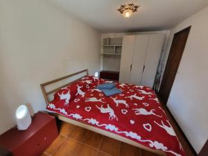 Ένα ή περισσότερα κρεβάτια σε δωμάτιο στο Mont Blanc Apartment- Bluchalet