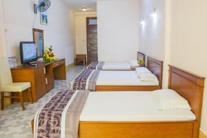 Postel nebo postele na pokoji v ubytování Khách sạn Ngân hàng - Bank Hotel