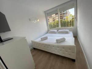 Penthous vue sur mer à Benidorm客房内的一张或多张床位