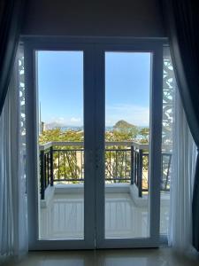 an open window with a view of a balcony at DEJAVU 2.0 HOTEL BAJO KOMODO in Labuan Bajo