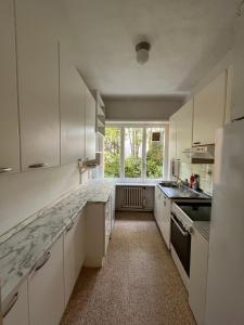 A kitchen or kitchenette at Cube 1B Flat