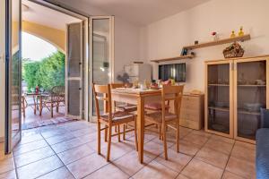 a kitchen and dining room with a table and chairs at Casa Saracena in Melendugno