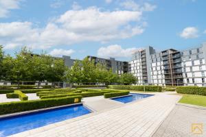 a courtyard with a swimming pool and some buildings at Amazing view 2 bed, free parking By Valore Property Services in Milton Keynes
