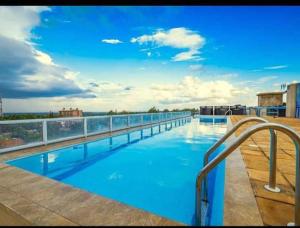 Bazén v ubytování Omuts one bed airbnb with swimmingpool nebo v jeho okolí
