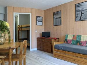 a living room with a bed and a dining table at Appartement Orcières Merlette, 1 pièce, 6 personnes - FR-1-262-98 in Forest des Baniols