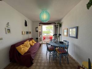 Zdjęcie z galerii obiektu T2 avec piscine, parking, animaux admis - Proche plage Saint-Cyprien - FR-1-106-84 w mieście Saint-Cyprien