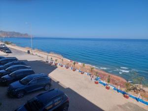 a row of cars parked in a parking lot next to the water at Appartement Al Hoceima in Al Hoceïma