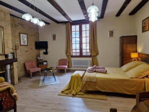 a bedroom with a large bed and a living room at Les Flamboyants in Sarlat-la-Canéda