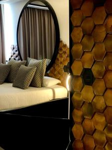 A seating area at Poem Apartments, Las Canteras