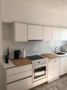 A kitchen or kitchenette at Emilia's Cabin