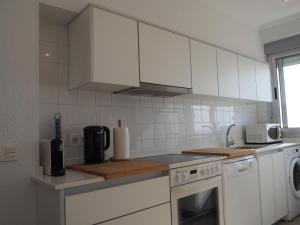 A kitchen or kitchenette at Emilia's Cabin