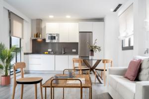 Küche/Küchenzeile in der Unterkunft Suites Maestranza - Herrería by Magno Apartments