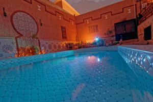 Bazén v ubytování Riad Parfums de OUARZAZATE nebo v jeho okolí