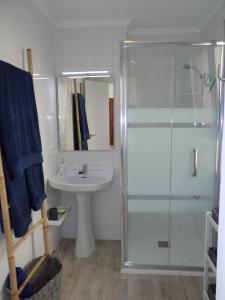 A bathroom at Emilia's Cabin