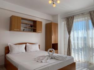 Luxury Studios & Apartments Newton by GLAM tesisinde bir odada yatak veya yataklar