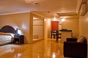 Uma área de estar em Hotel Milan Panama