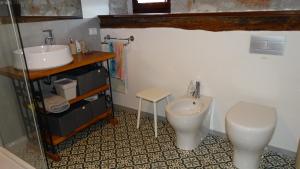 a bathroom with a sink and a toilet at Casa vacanze - alloggio agrituristico Col in Monrupino +22 photos