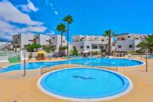 Bazén v ubytování Island Sun nebo v jeho okolí + 16 fotografií