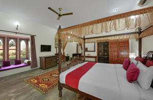 Voodi või voodid majutusasutuse Pushkar Fort - Luxury Heritage Resort toas
