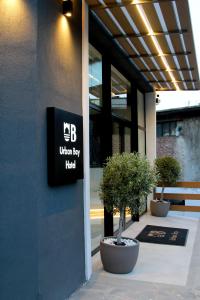 カヴァラにあるUrbanBay Hotel & Spaのホウィンビーが持っていたと記号を持つ建物 +37枚の写真