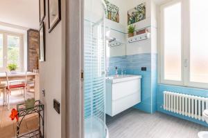 Η κουζίνα ή μικρή κουζίνα στο [Como 100MQ] 5 mins to center + Free Park and View +62 φωτογραφίες