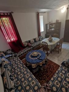 Photo de la galerie de l'établissement Superbe appartement rénové avec jardin calme, à Buis-les-Baronnies