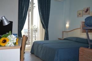 A bed or beds in a room at Hotel Moresco